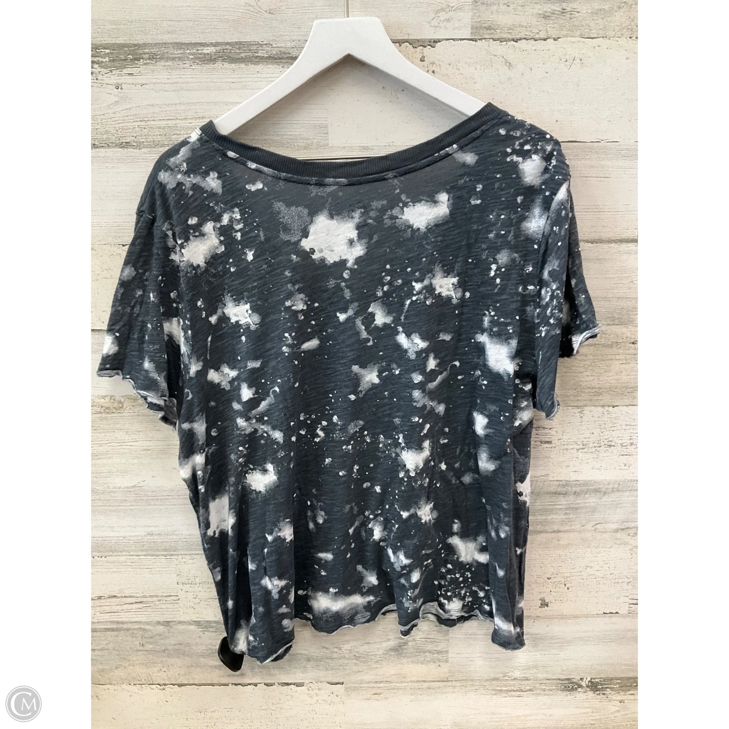 Top Short Sleeve By Cato In Grey, Size: 1x