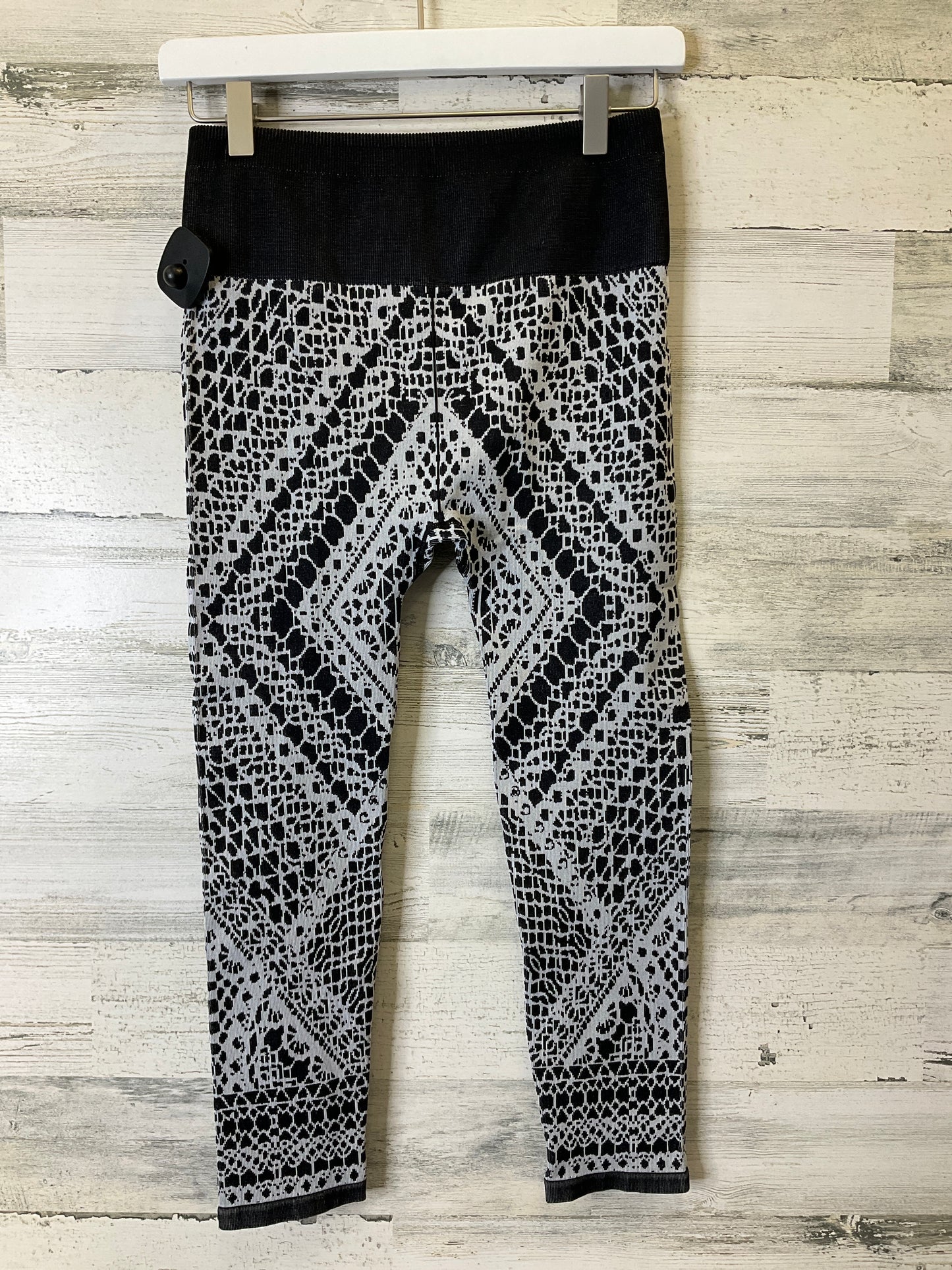 Athletic Capris By Fabletics Size: M