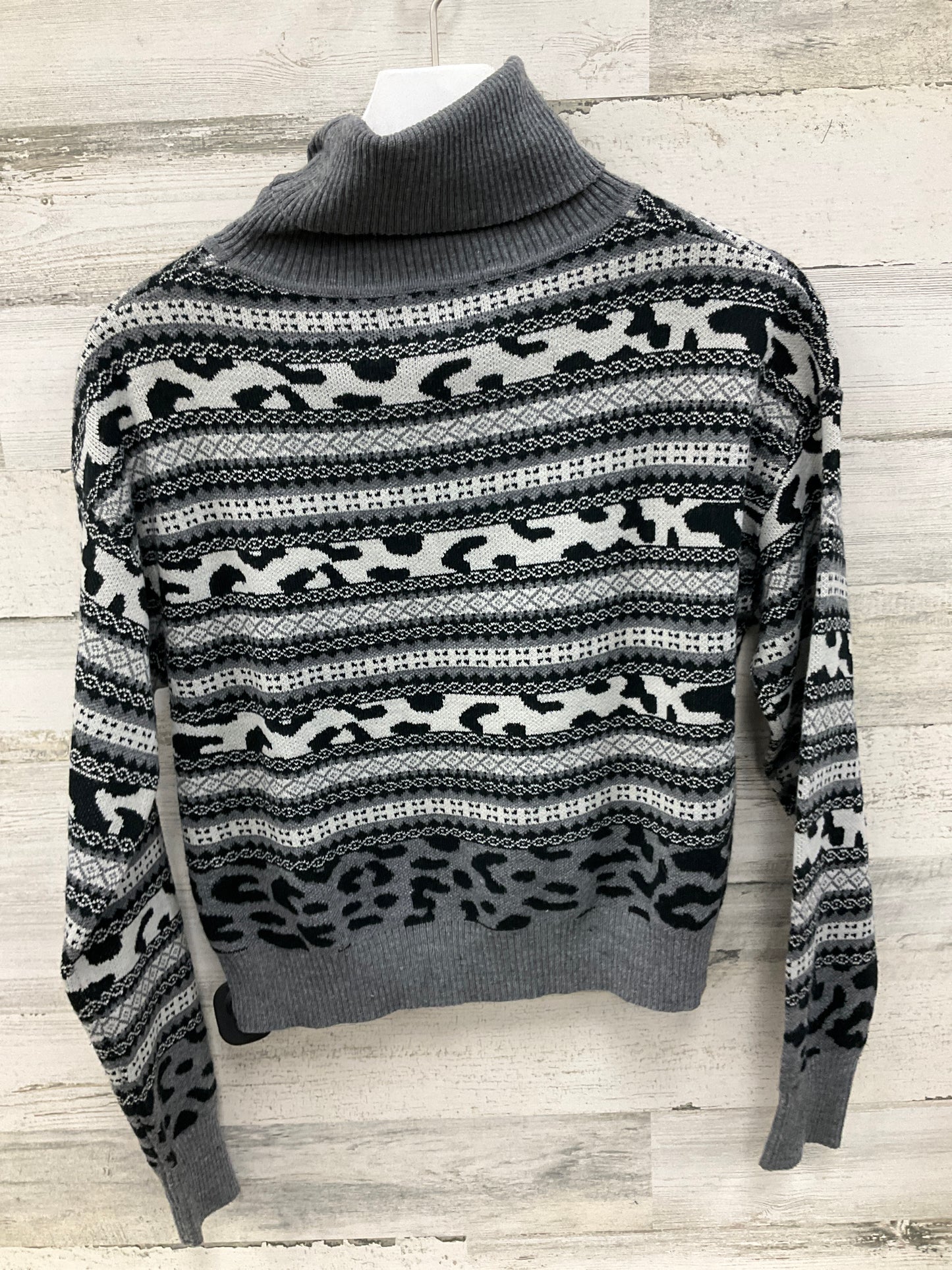 Sweater By John + Jenn In Grey, Size: M