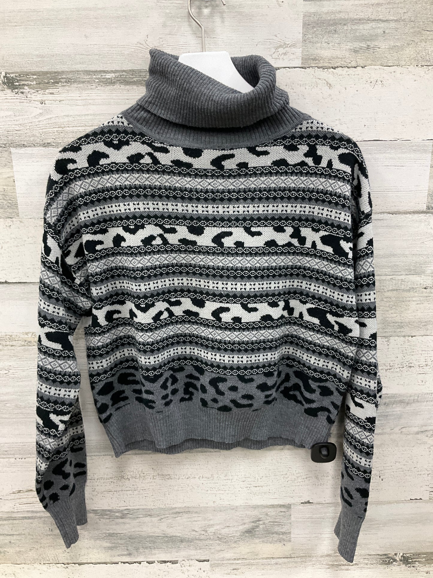 Sweater By John + Jenn In Grey, Size: M
