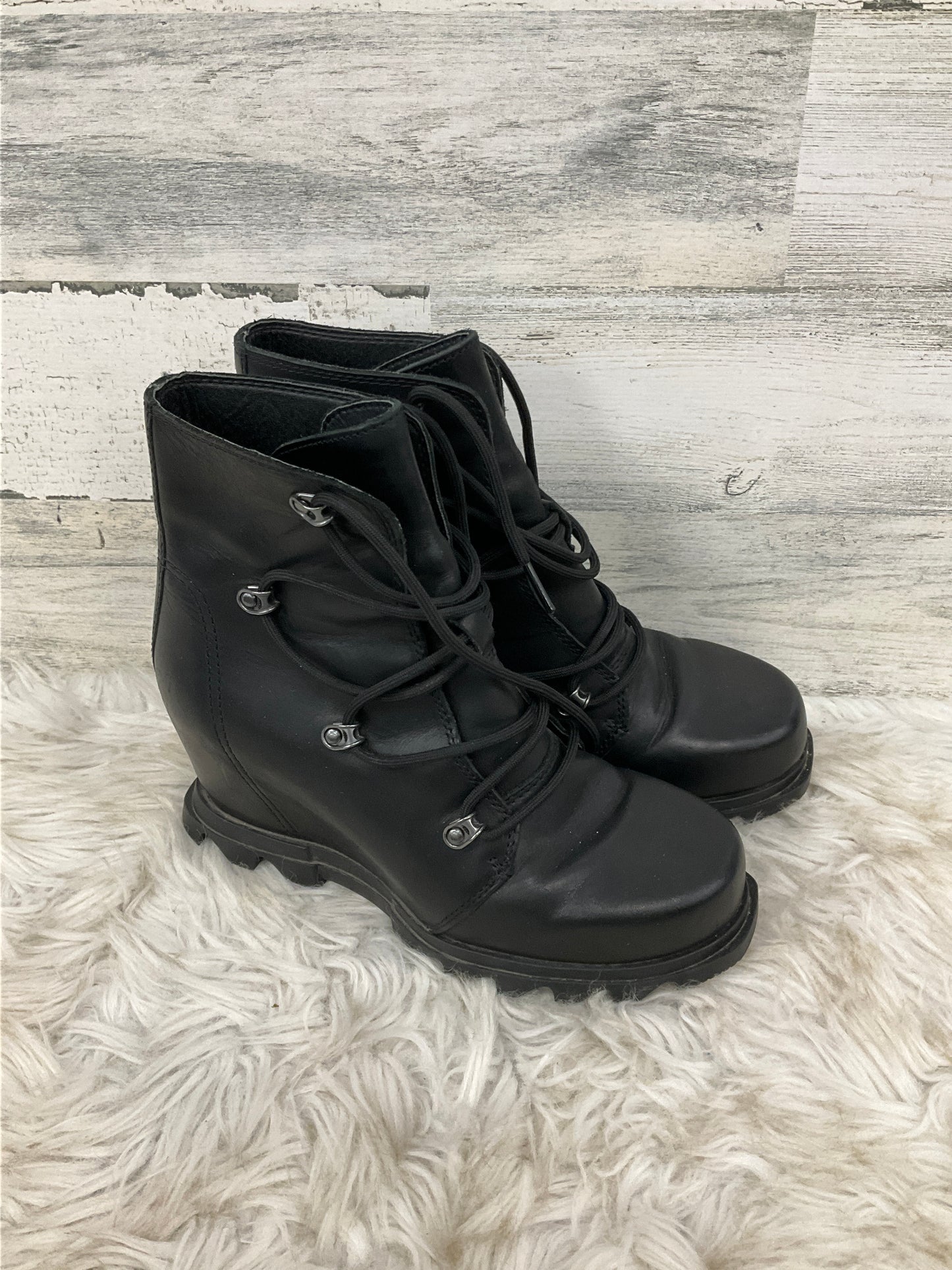 Boots Ankle Heels By Sorel Size: 7.5