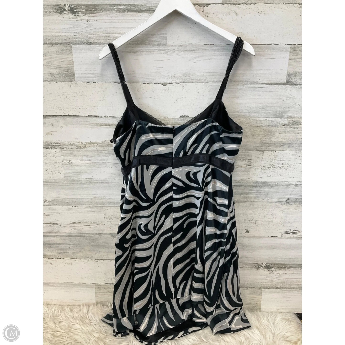 Dress Party Short By White House Black Market In Black & Cream, Size: L