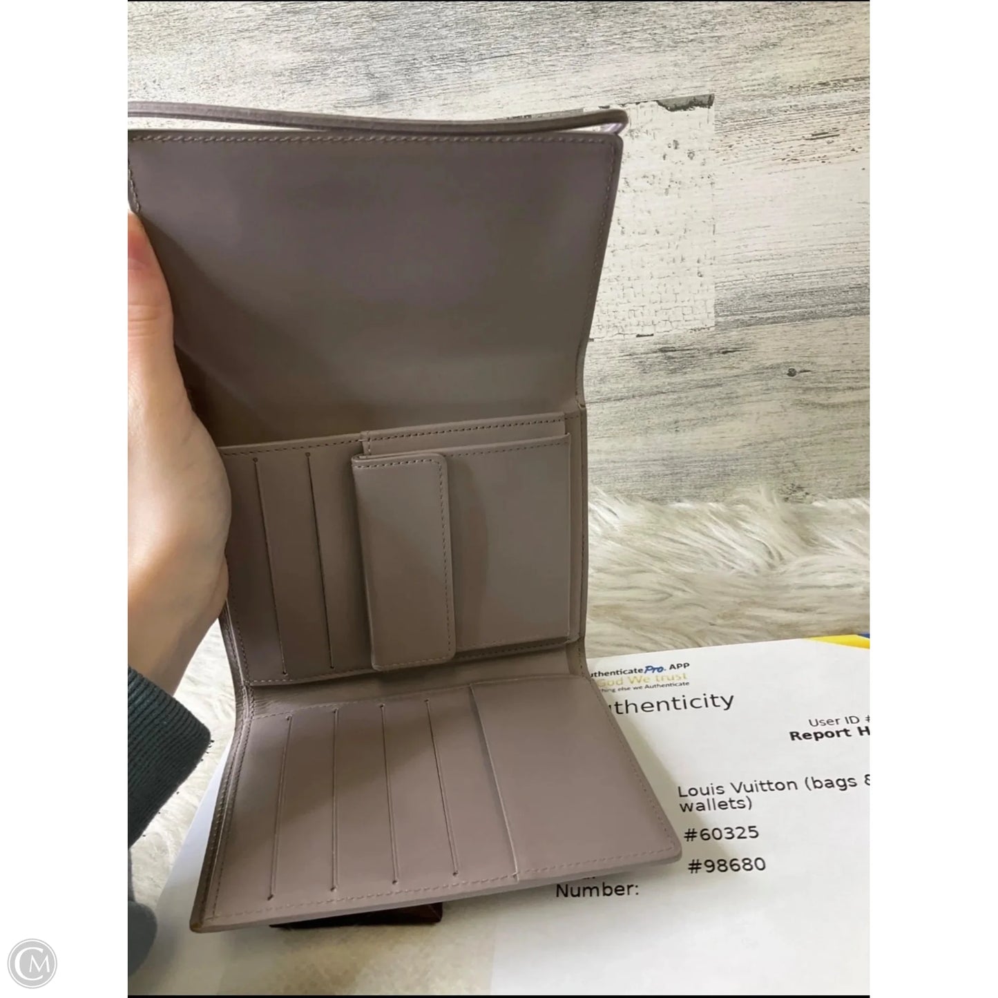 Wallet Luxury Designer By Louis Vuitton, Size: Medium