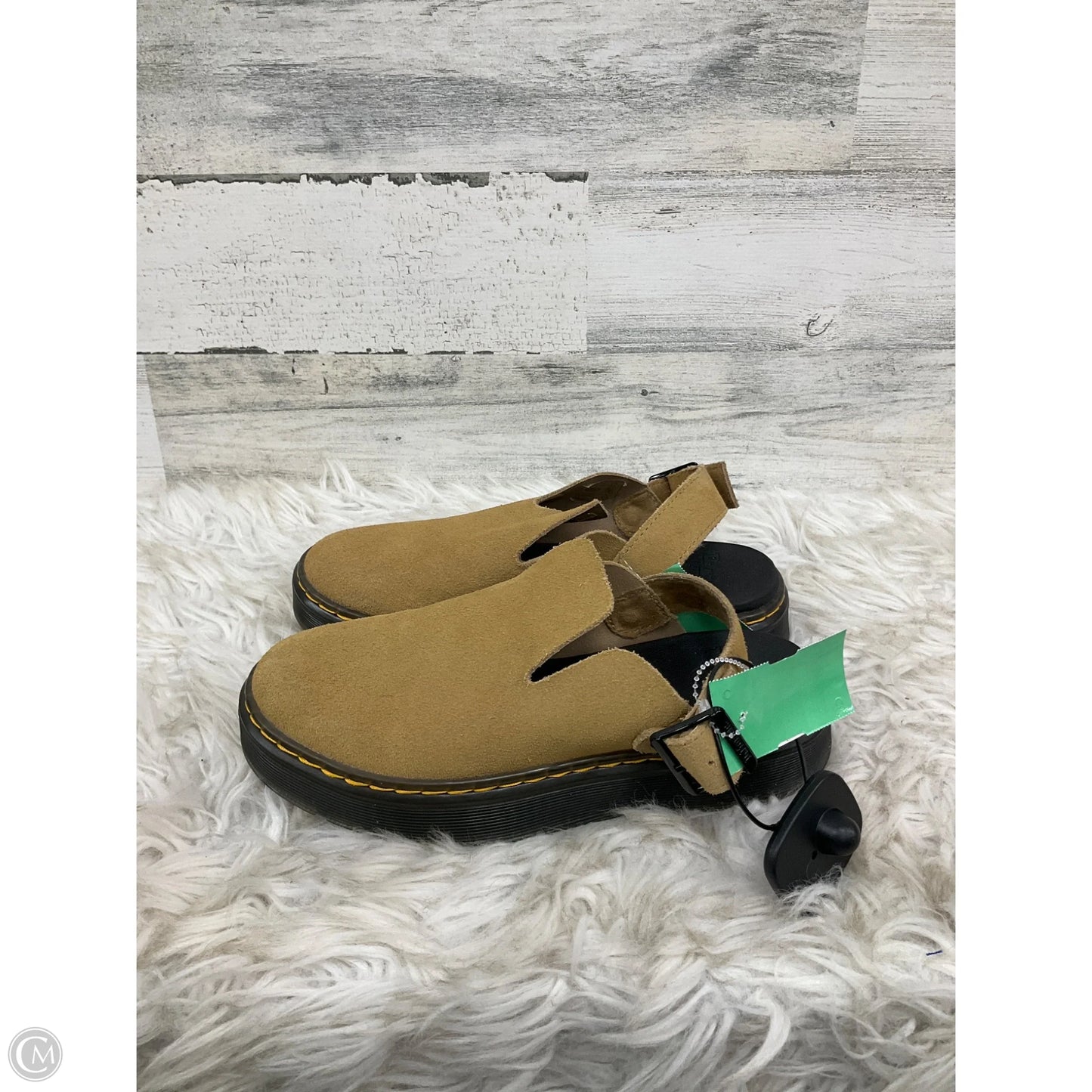 Shoes Flats By Dr Martens In Tan, Size: 6