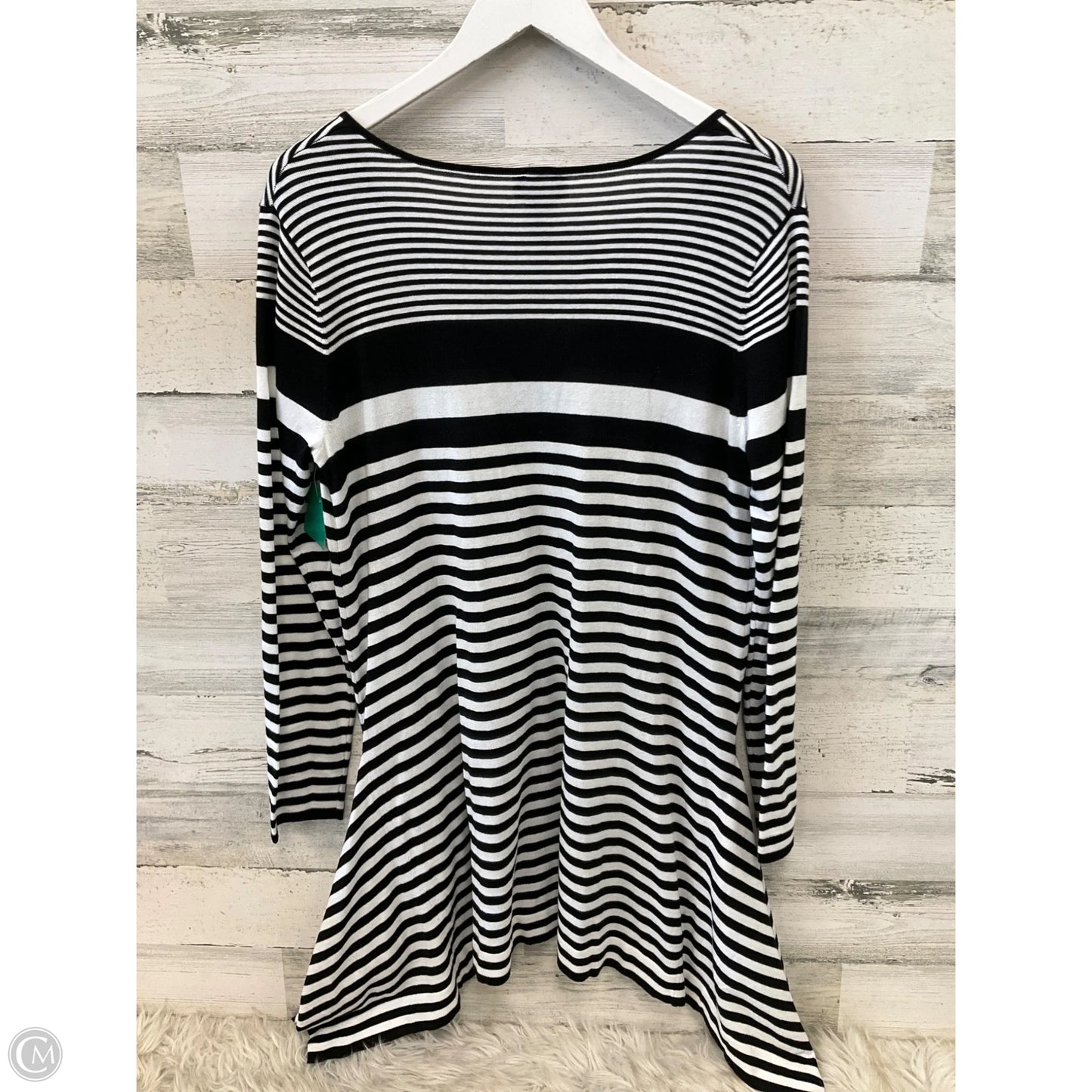 Dress Casual Short By Tommy Bahama In Black & White, Size: M