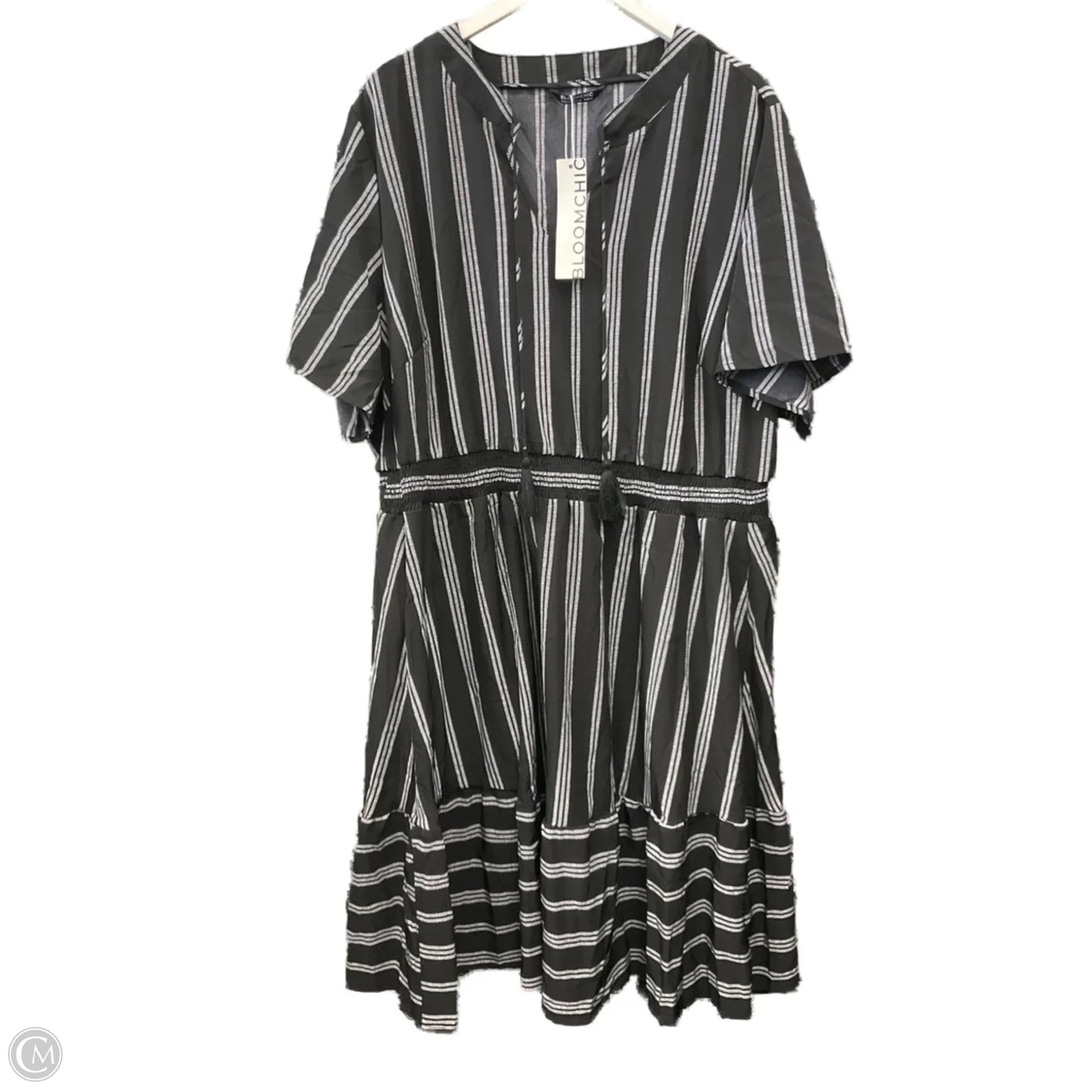 Dress Casual Midi By Clothes Mentor In Black & White, Size: 3x