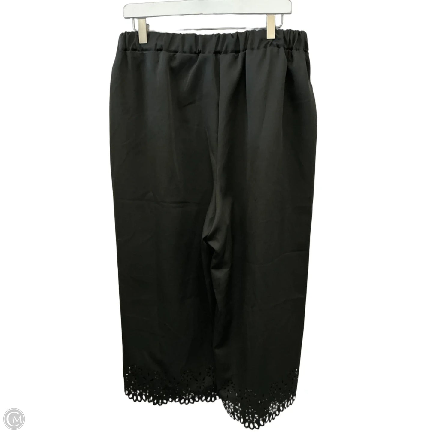 Pants Cropped By Clothes Mentor In Black, Size: 18