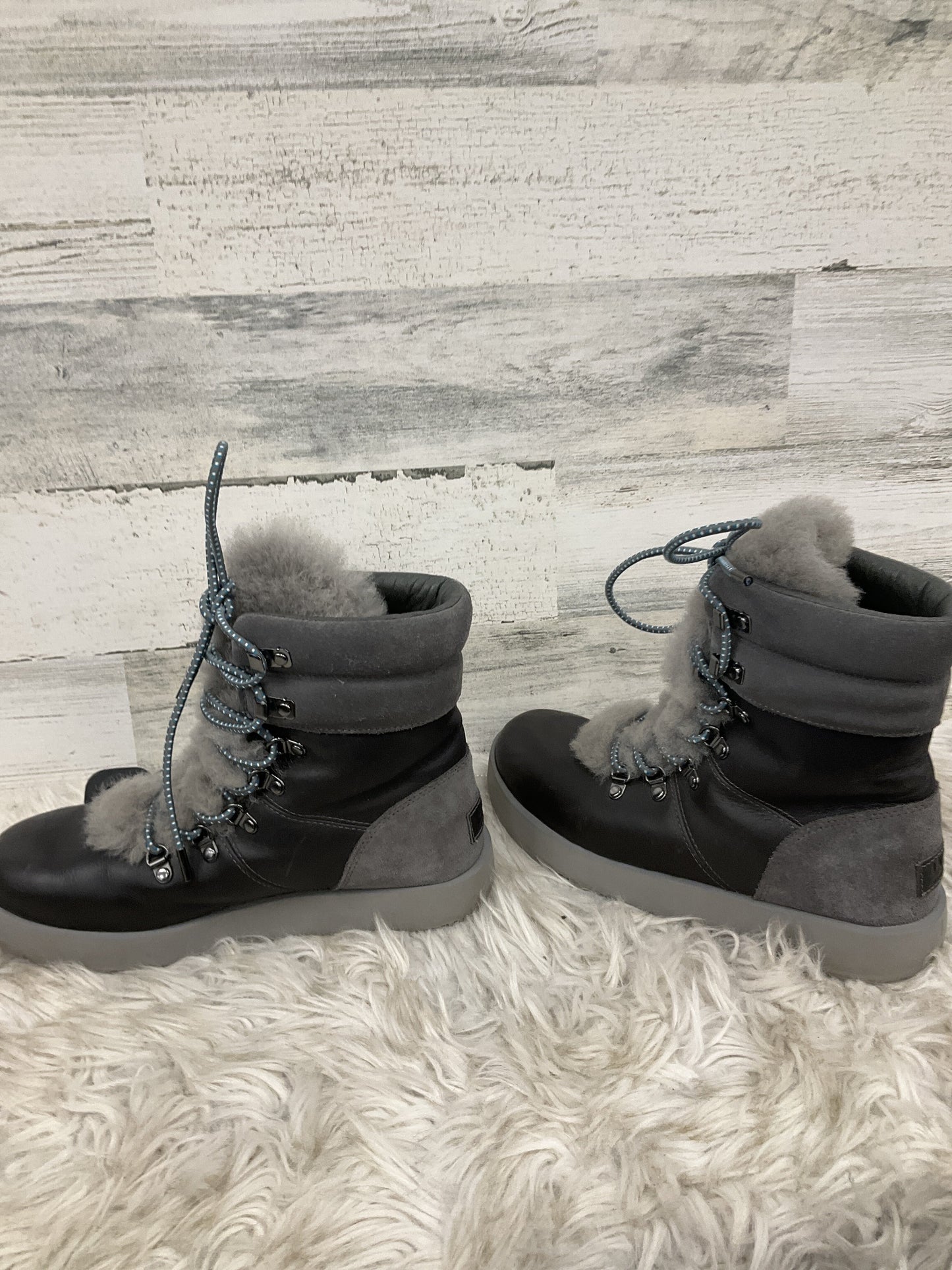Boots Designer By Ugg Size: 6.5