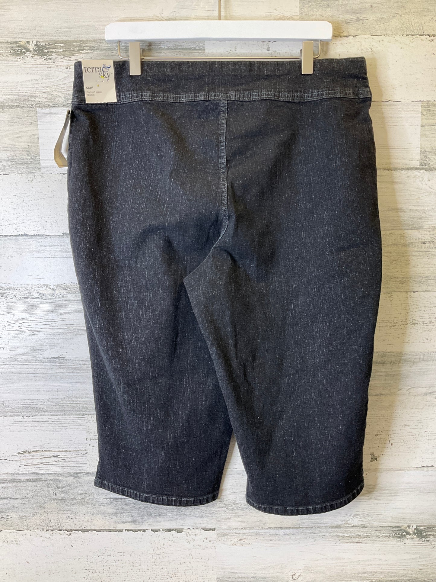 Capris By Terra & Sky Size: 14