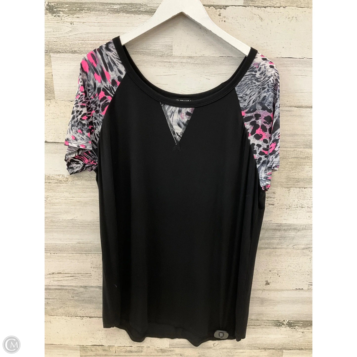 Top Short Sleeve By Heimish Usa In Black, Size: 2x