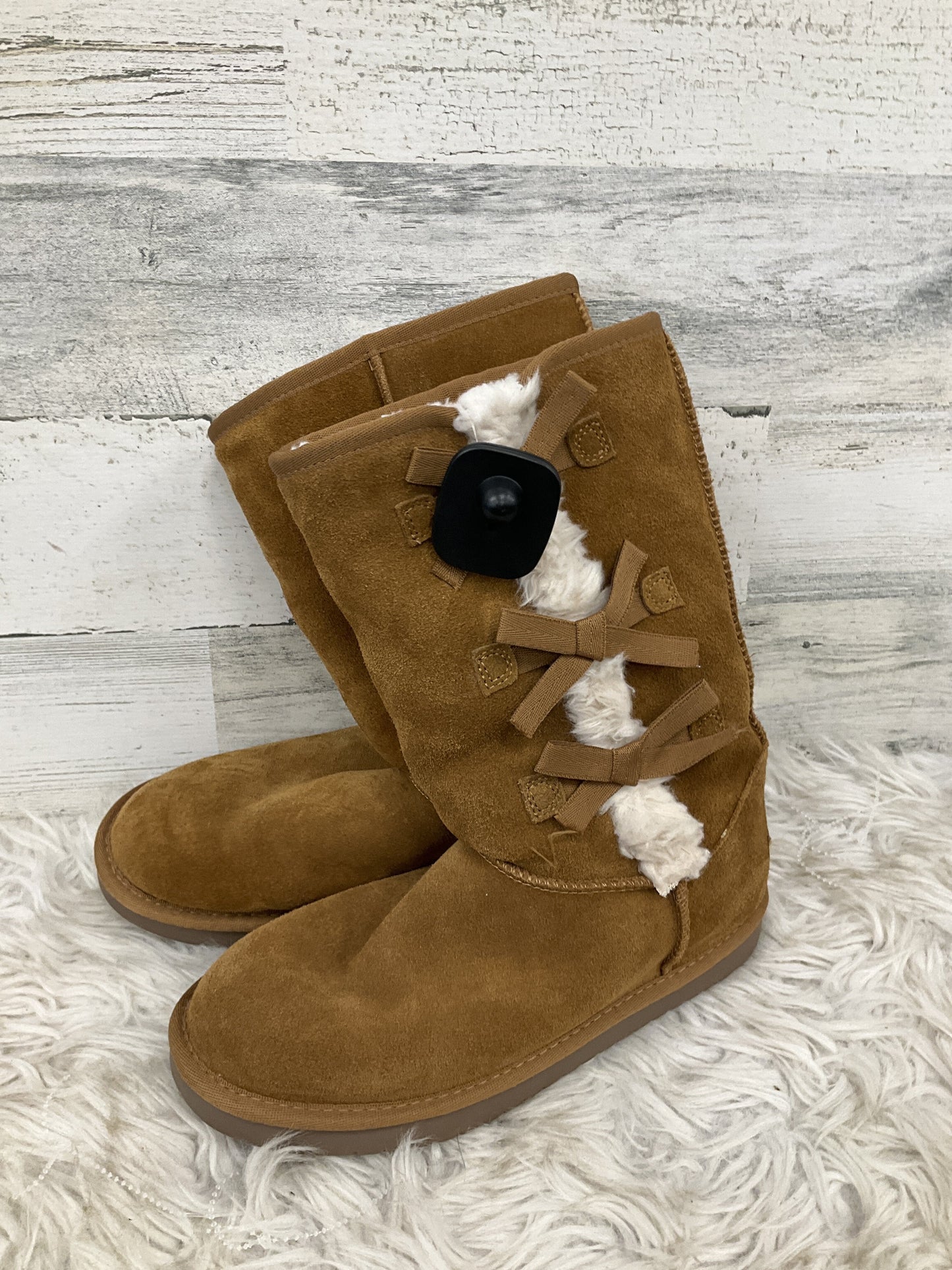 Boots Snow By Koolaburra By Ugg Size: 6.5