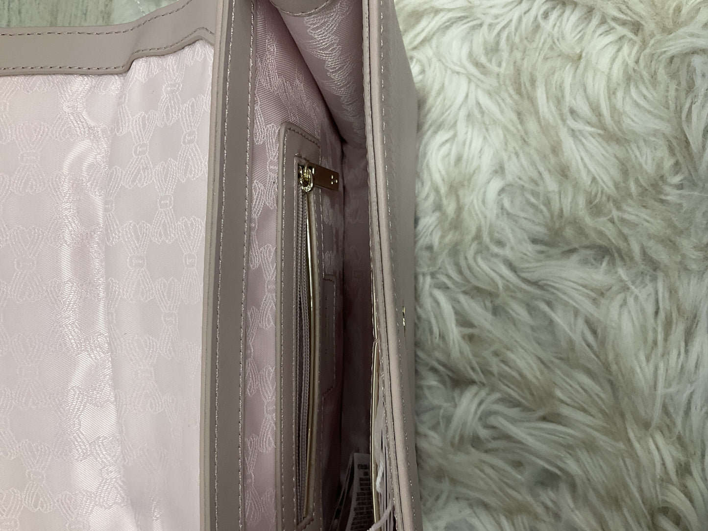 Crossbody By Ted Baker Size: Medium