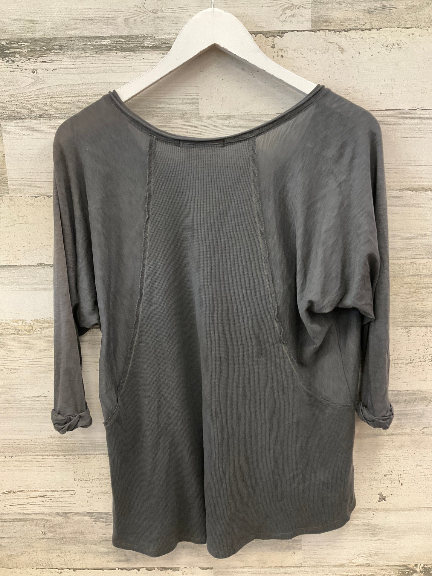 Top 3/4 Sleeve By Clothes Mentor In Grey, Size:Xs