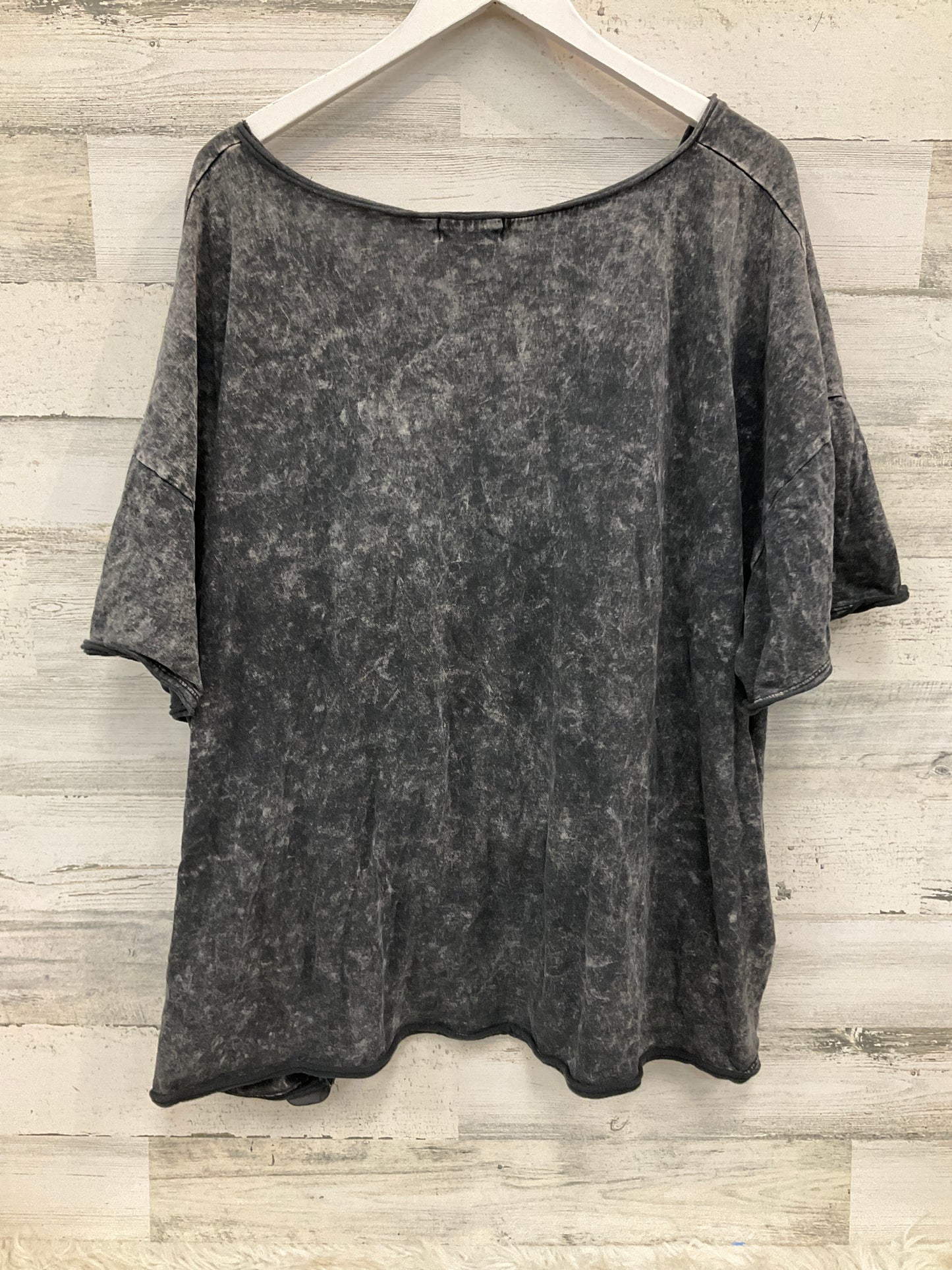 Top Short Sleeve By Zenana Outfitters In Grey, Size: 3x