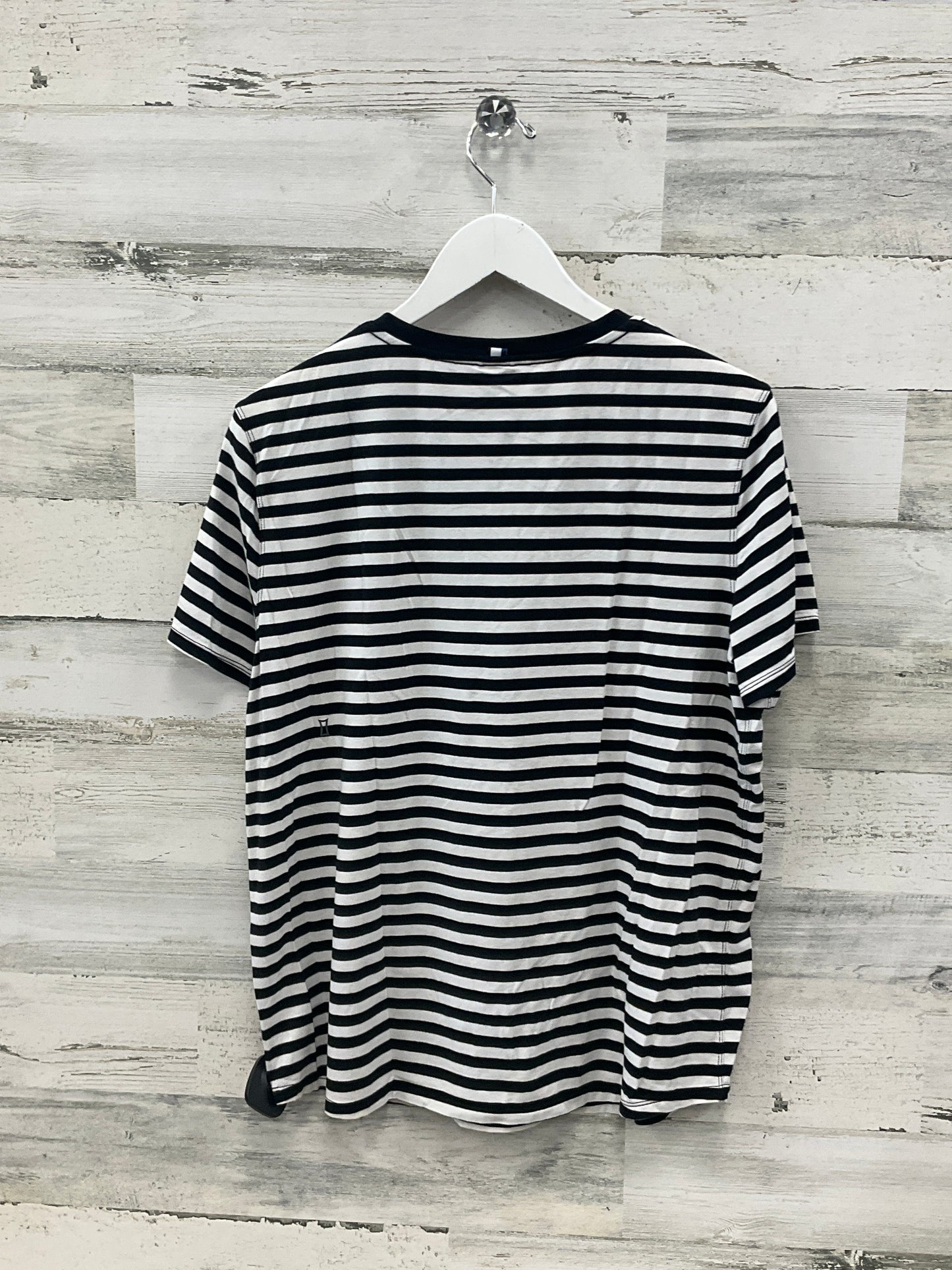 Top Short Sleeve By Cmb In Black & White, Size: L