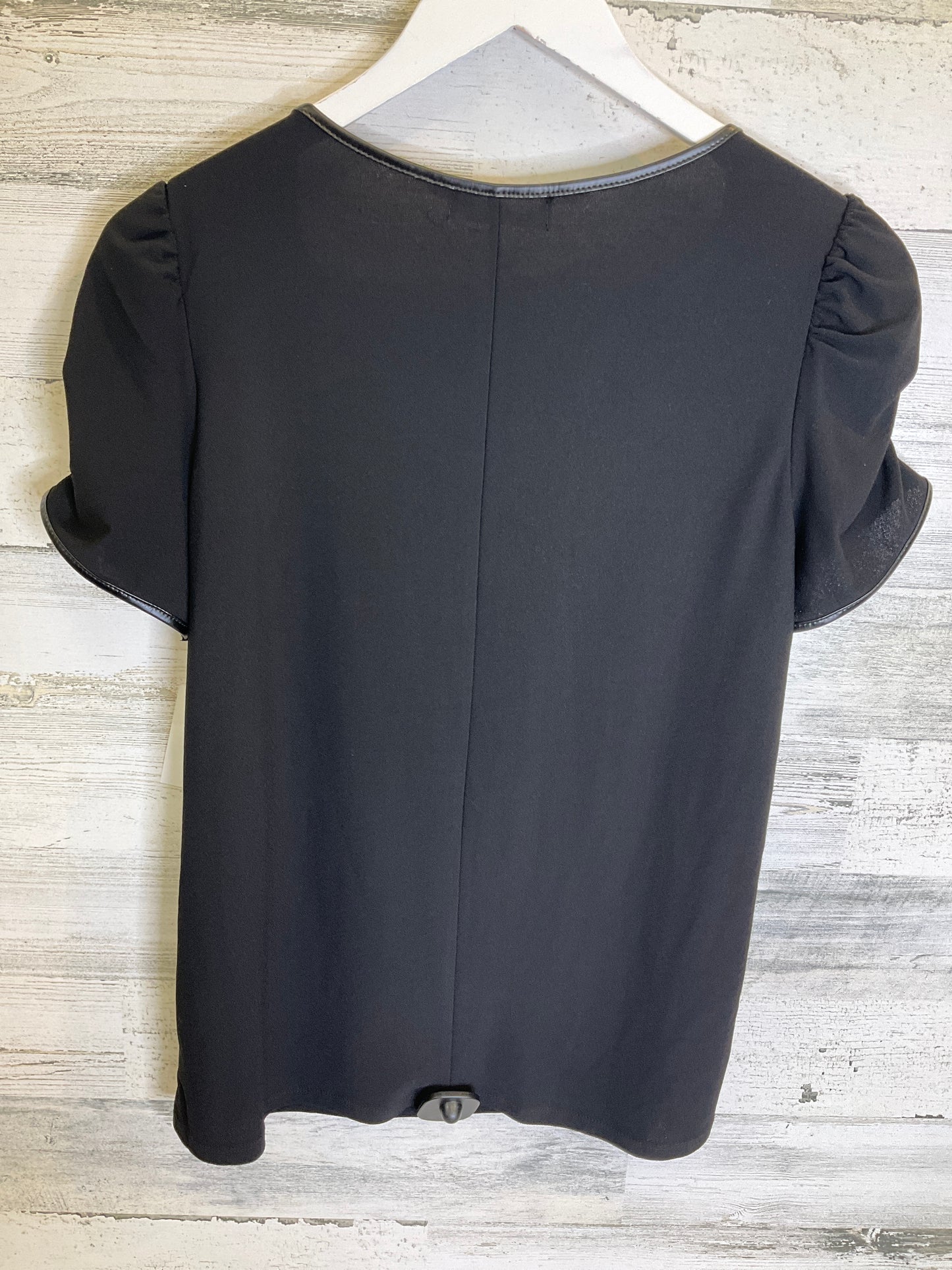 Top Short Sleeve By 89th And Madison In Black, Size: M