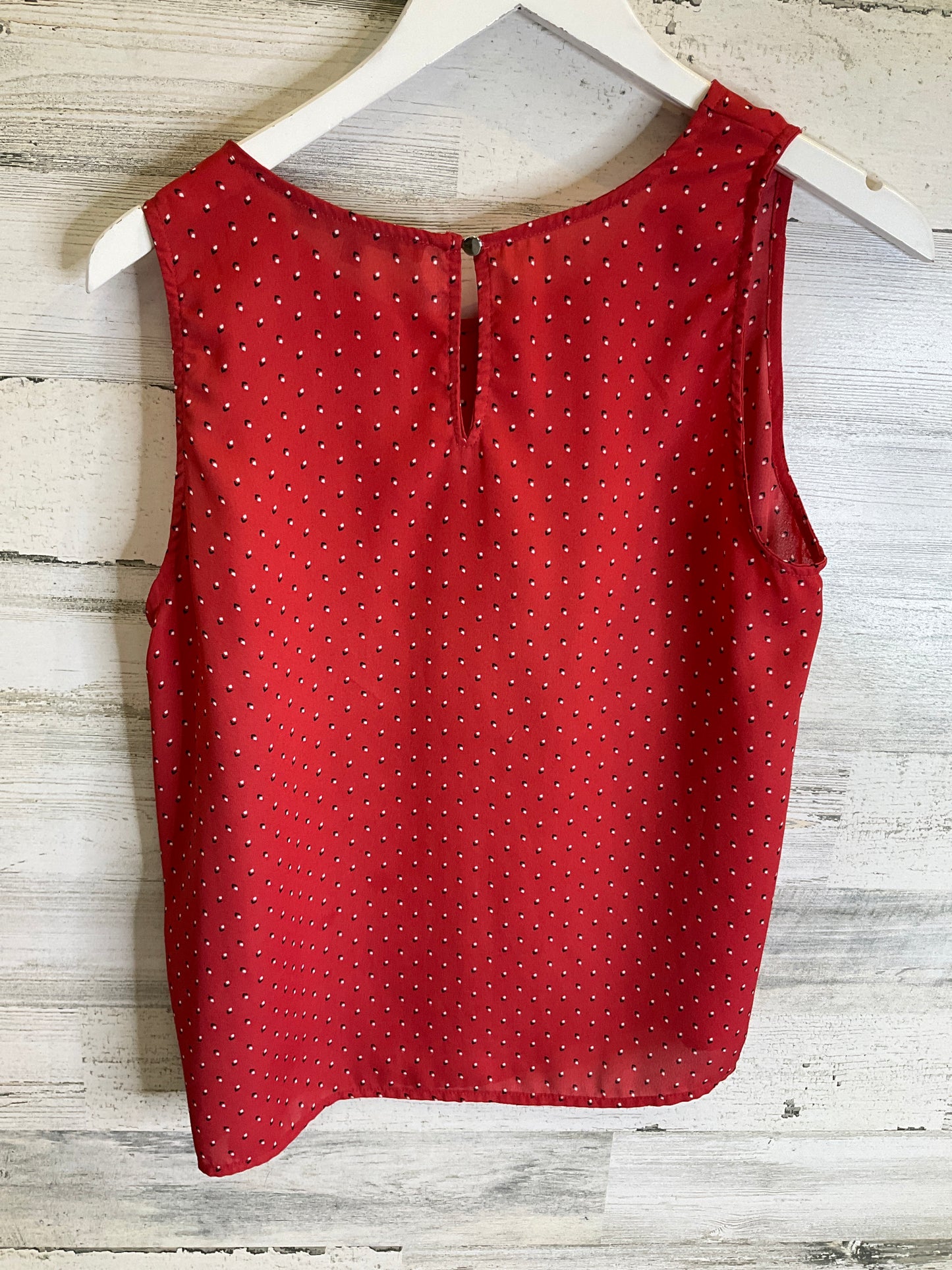 Top Sleeveless By Clothes Mentor In Red, Size: M