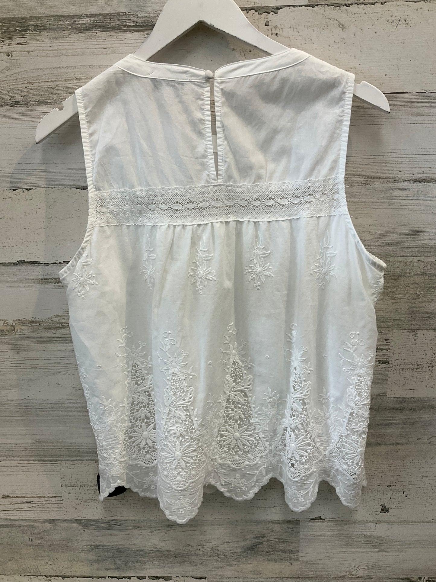 Top Sleeveless By Evereve In White, Size: L