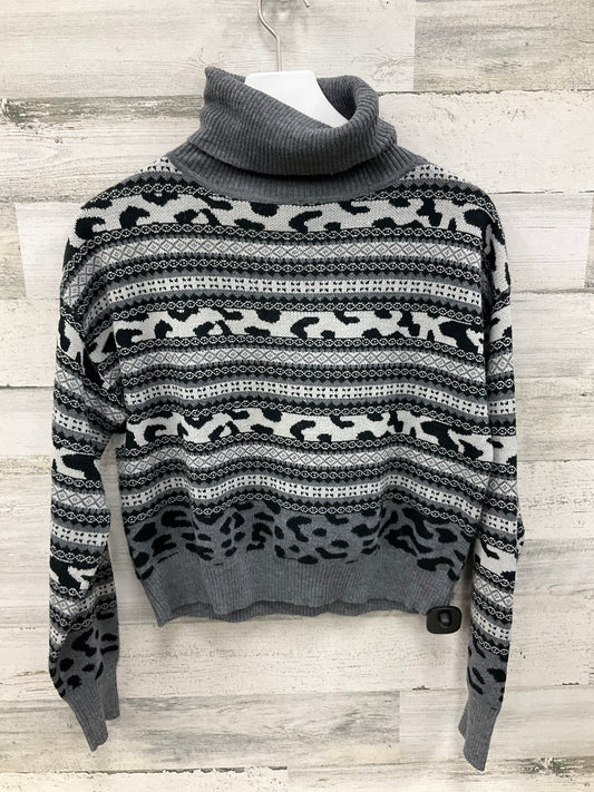 Sweater By John + Jenn In Grey, Size: M