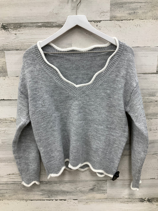 Sweater By Clothes Mentor In Grey & White, Size: S