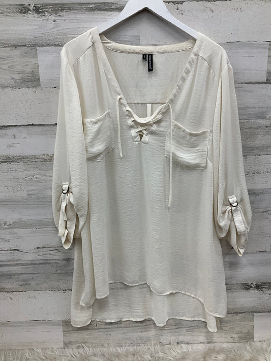 Top Short Sleeve By Maurices In Cream, Size: 3x