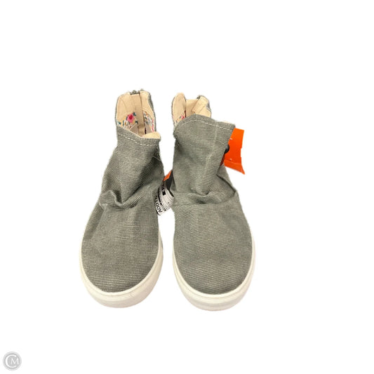 Boots Ankle Flats By Very J In Grey, Size: 6