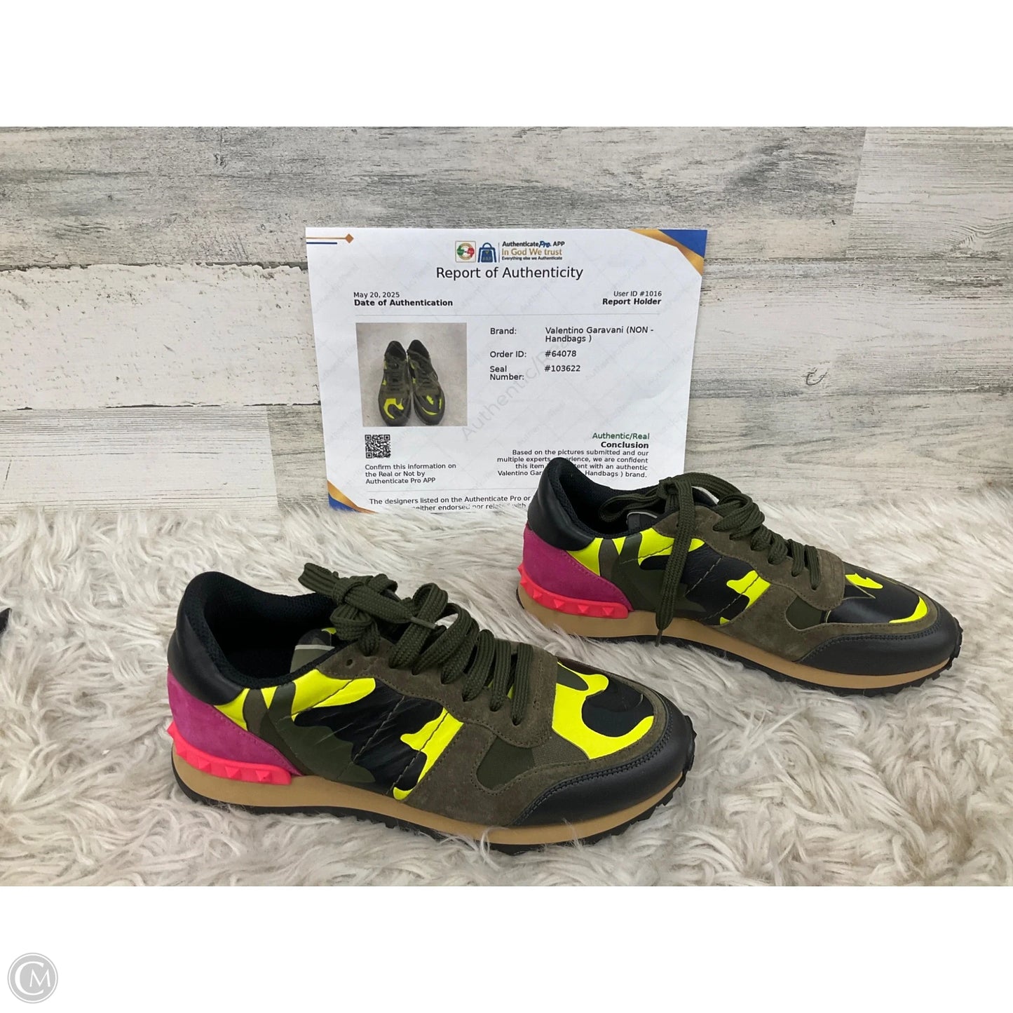 Shoes Luxury Designer By Valentino-garavani In Camouflage Print, Size: 8.5
