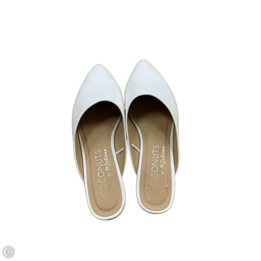 Shoes Flats By Coconuts In White, Size: 8