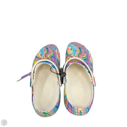 Shoes Flats By Crocs In Multi-colored, Size: 12
