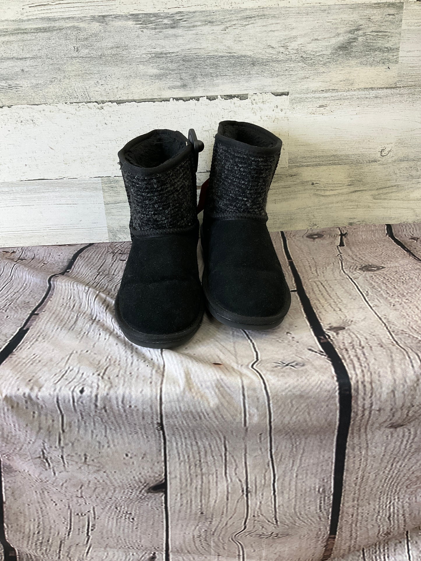 Boots Snow By Minnetonka In Black, Size: 6