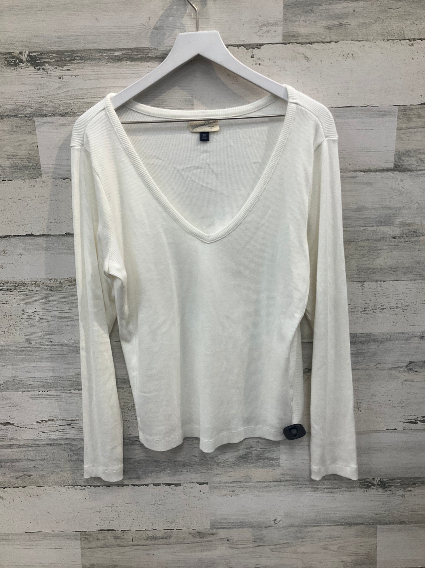 Top Long Sleeve By Universal Thread In White, Size: 2x