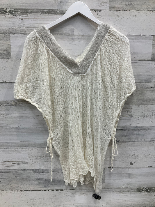 Top Short Sleeve By Knitted And Knotted In Cream, Size: Xs