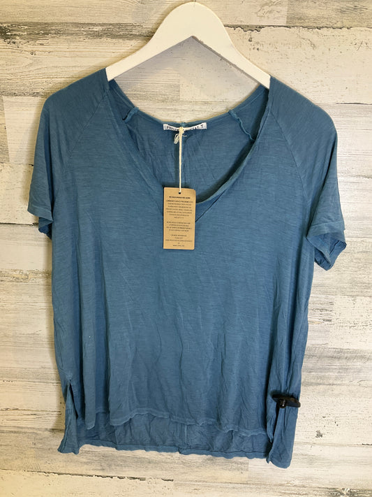 Top Short Sleeve By Project Social Tee In Blue, Size: M