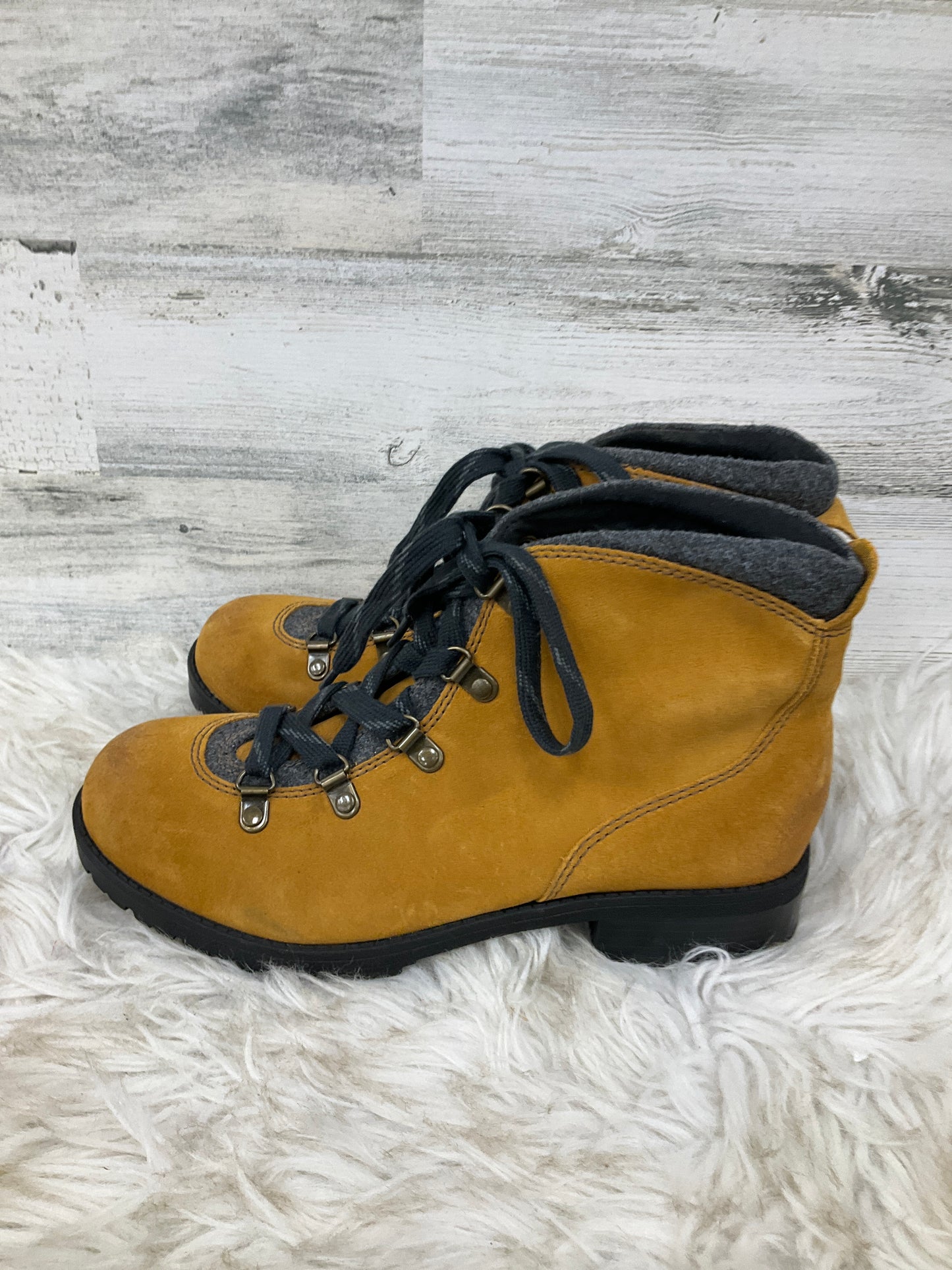 Boots Leather By Clarks In Yellow, Size: 8.5