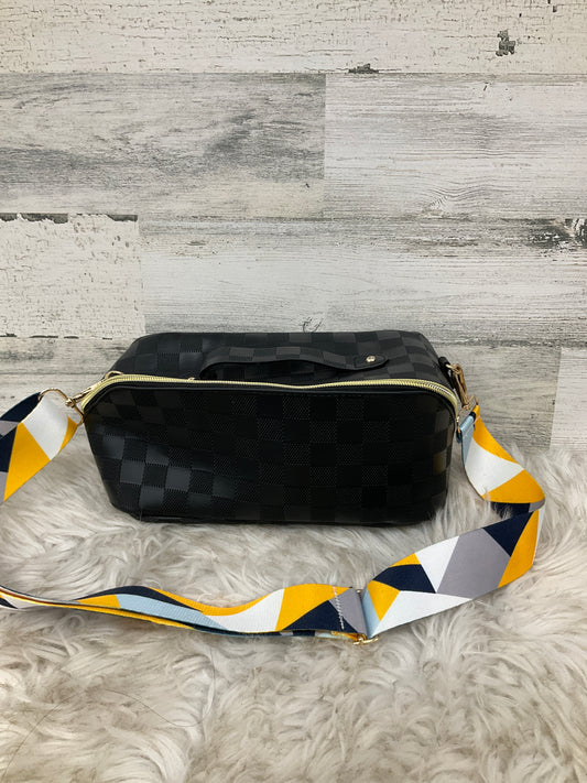 Makeup Bag By Clothes Mentor, Size: Medium