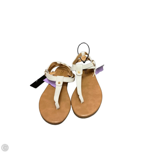 Sandals Flats By Clothes Mentor In White, Size: 6.5