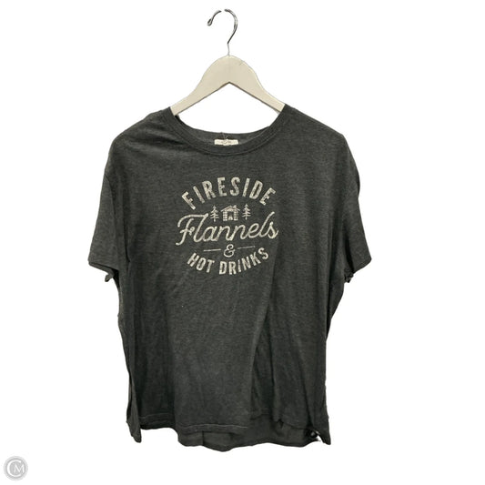 Top Short Sleeve By Maurices In Grey, Size: Xxl