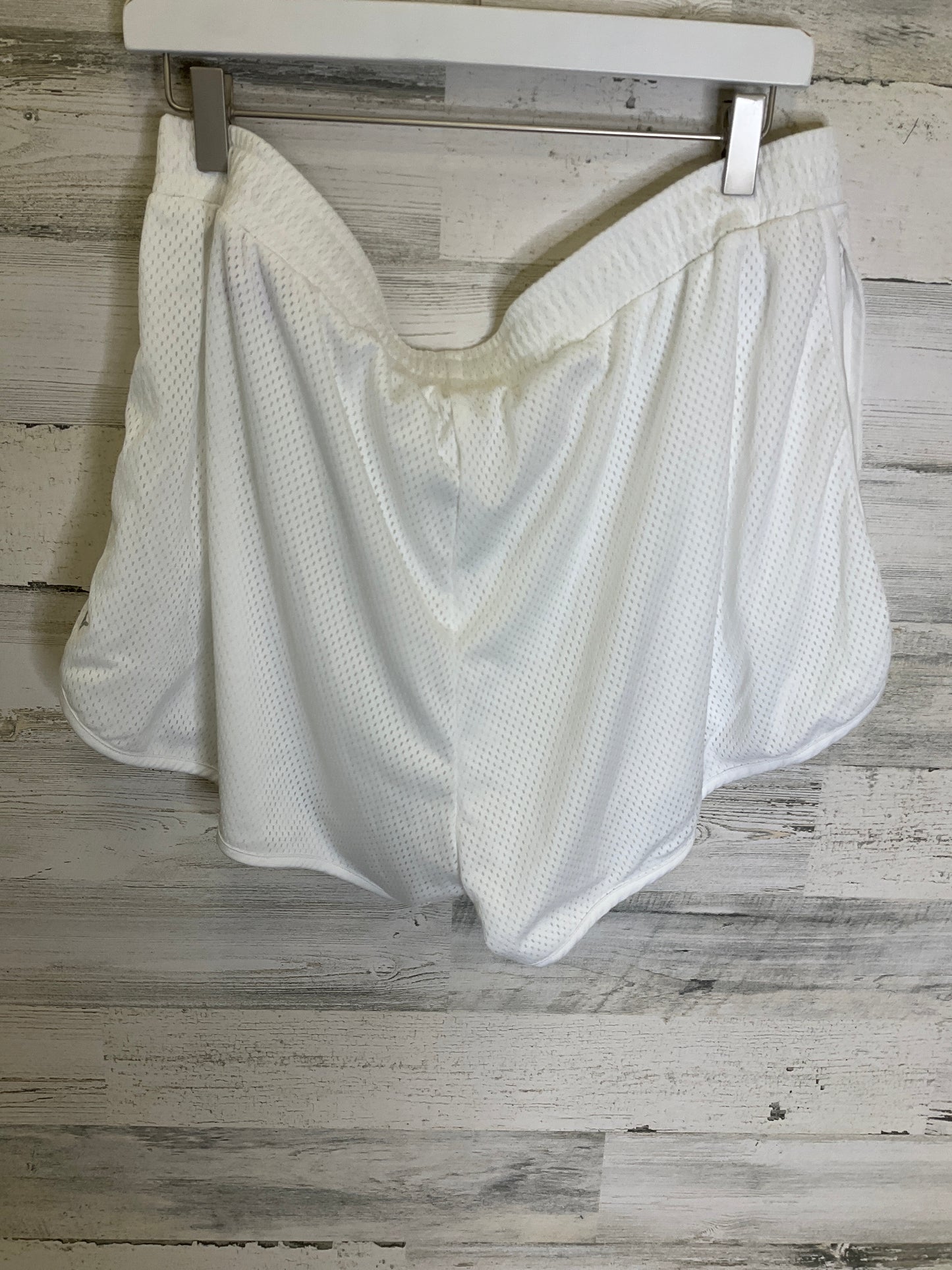 White Athletic Shorts Old Navy, Size Xl