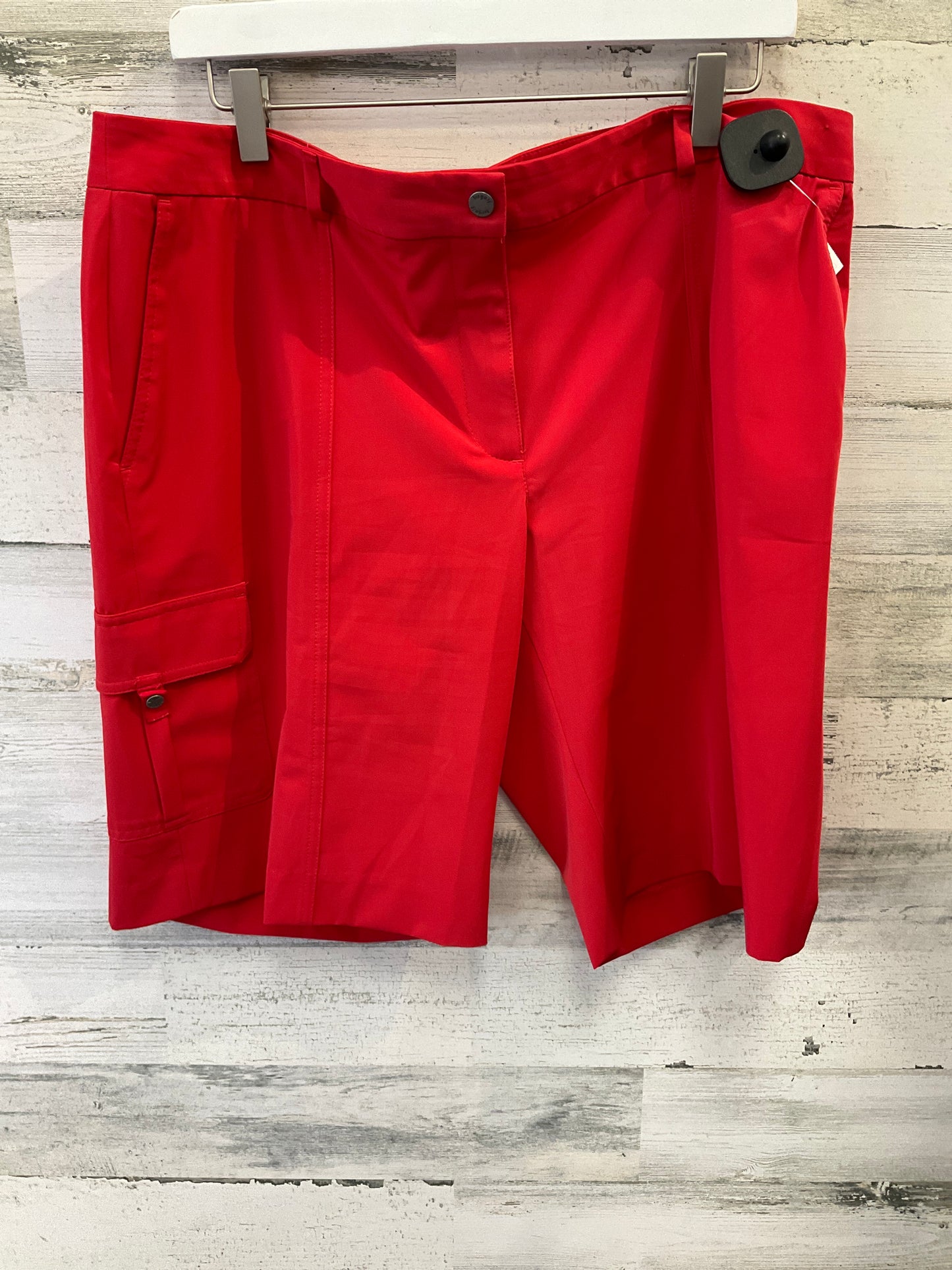 Red Shorts Liz Golf, Size 16