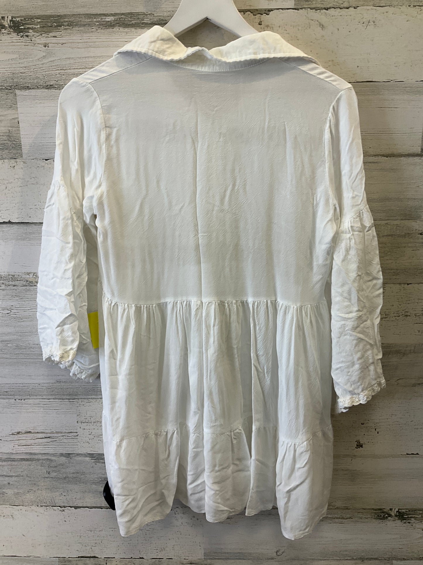 White Top 3/4 Sleeve Clothes Mentor, Size Onesize