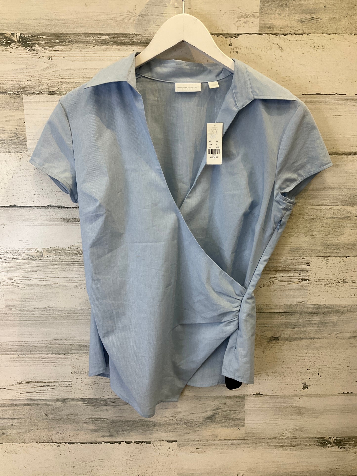 Top Short Sleeve By New York And Co In Blue, Size: M