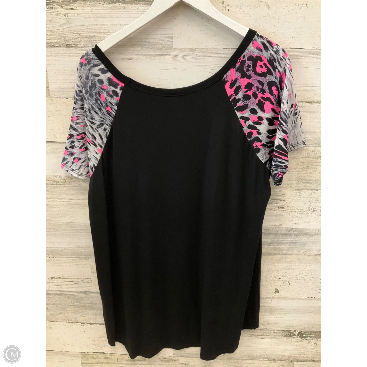 Top Short Sleeve By Heimish Usa In Black, Size: 2x