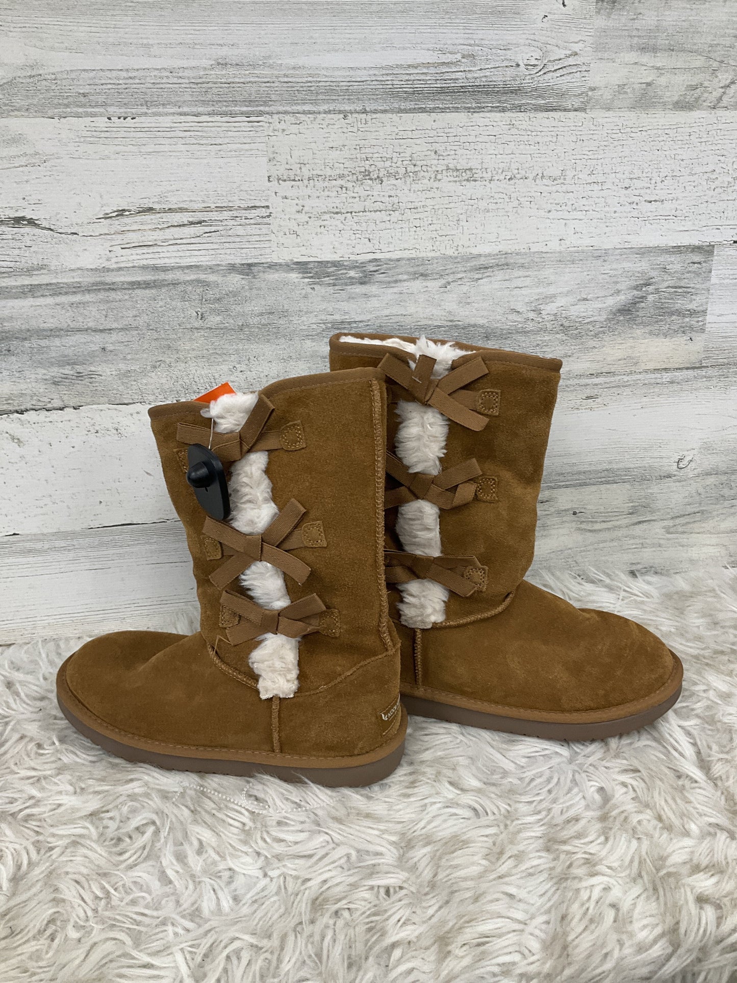 Boots Snow By Koolaburra By Ugg  Size: 6.5