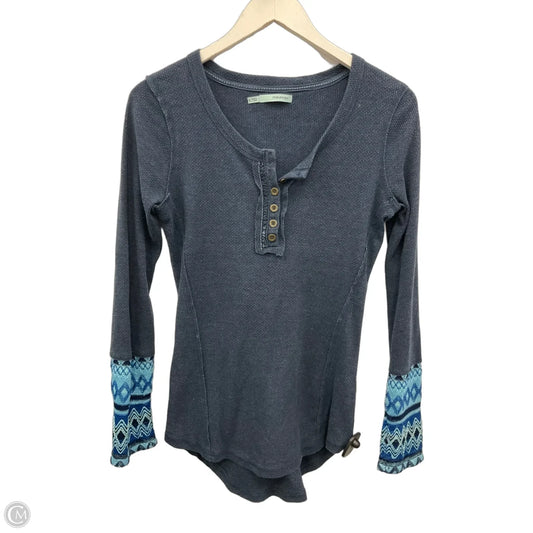 Top Long Sleeve By Maurices In Blue, Size: S