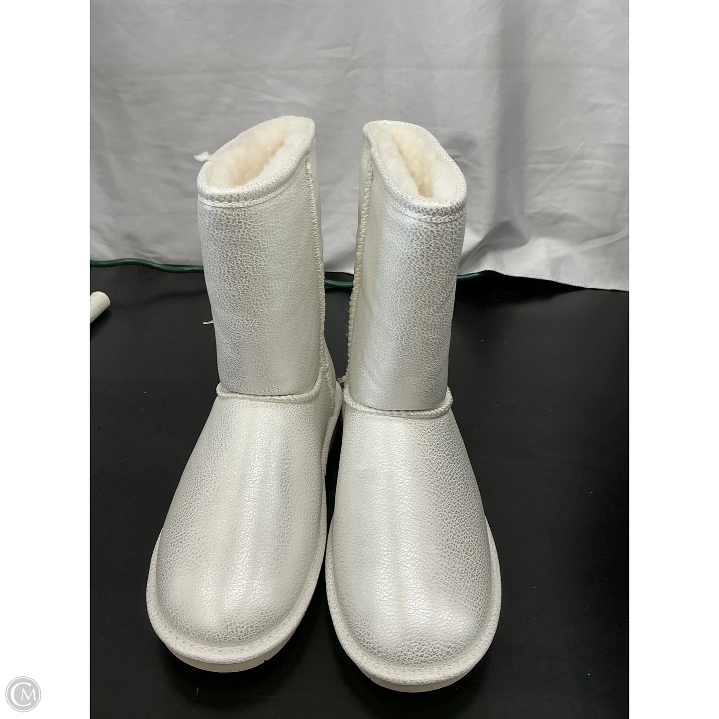 Boots Snow By Bearpaw In Silver, Size: 9