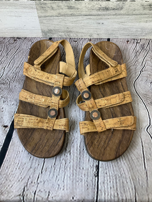 Sandals Flats By Clothes Mentor  Size: 9