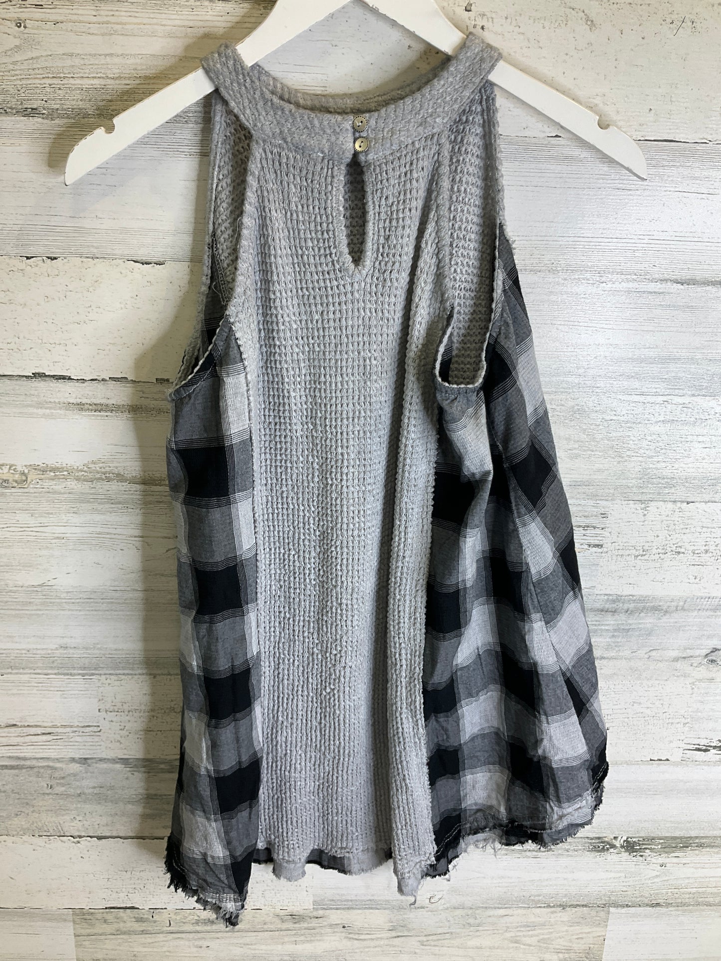 Top Sleeveless By Pol In Grey, Size: Xl