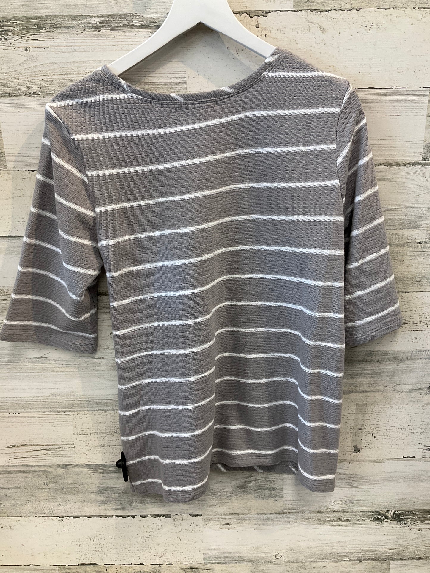 Top Short Sleeve By Habitat In Grey, Size: M