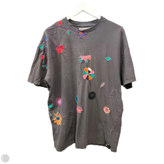 Top Short Sleeve By Kimichi Blue In Grey, Size: L