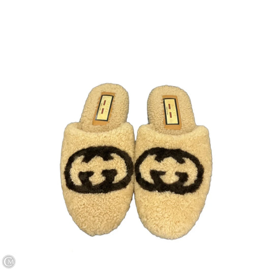 Slippers Luxury Designer By Gucci In Tan, Size: 6.5